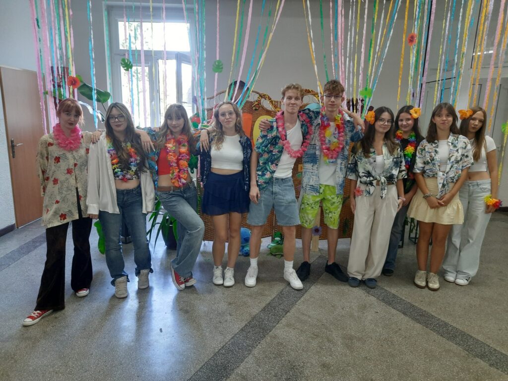zdjęcie przedstawia grupę osób