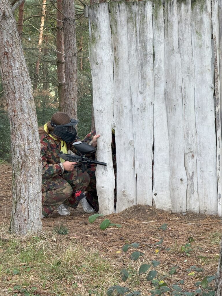zdjęcie przedstawia grupę osób
