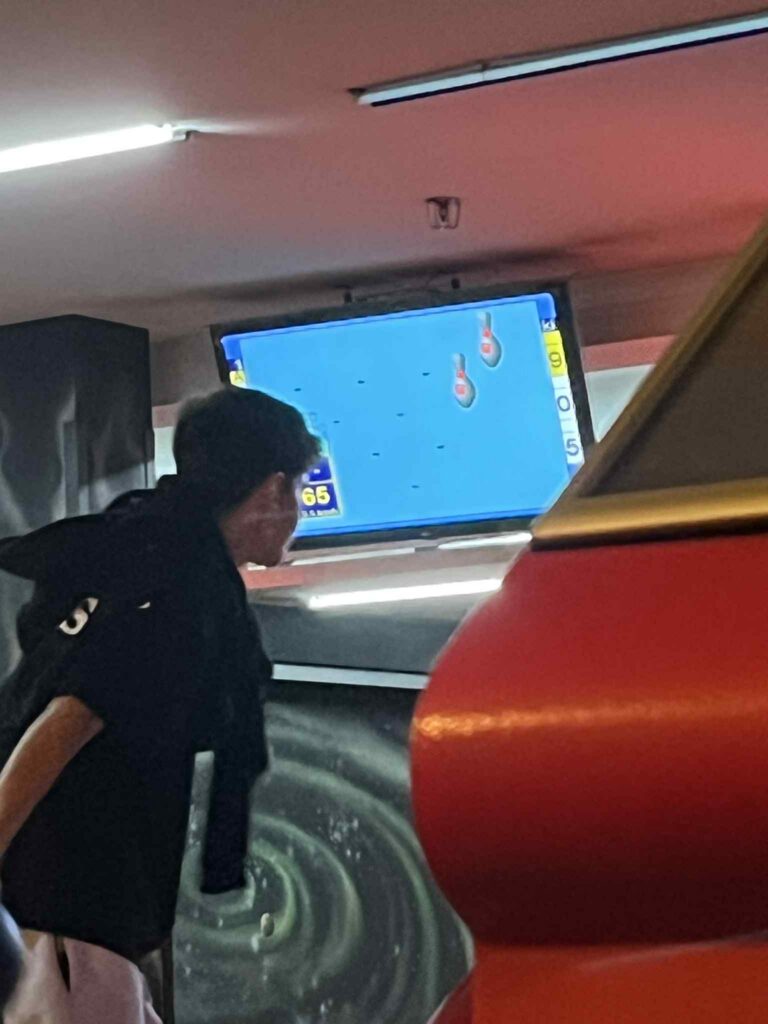 zdjęcie przedstawia grupę osób