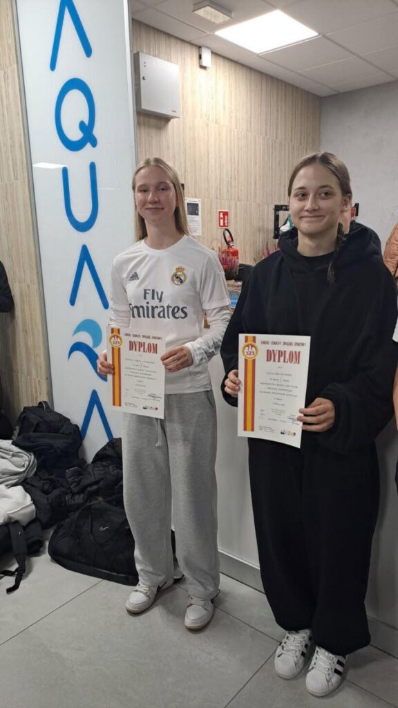 zdjęcie przedstawia grupę osób