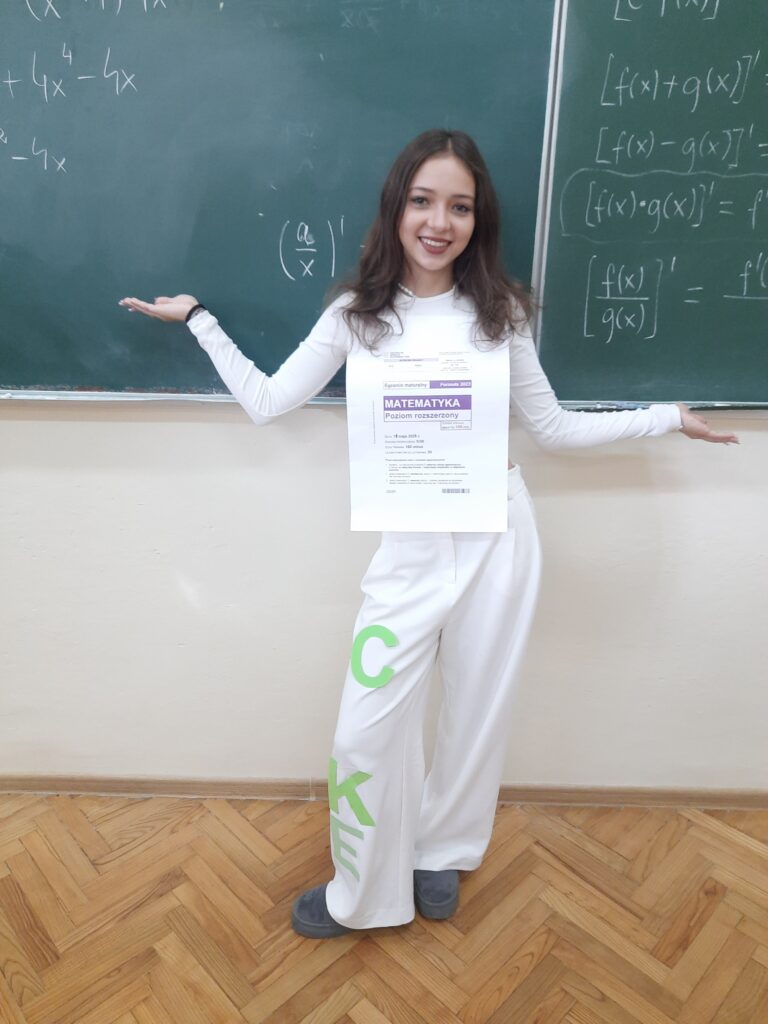 zdjęcie przedstawia grupę osób