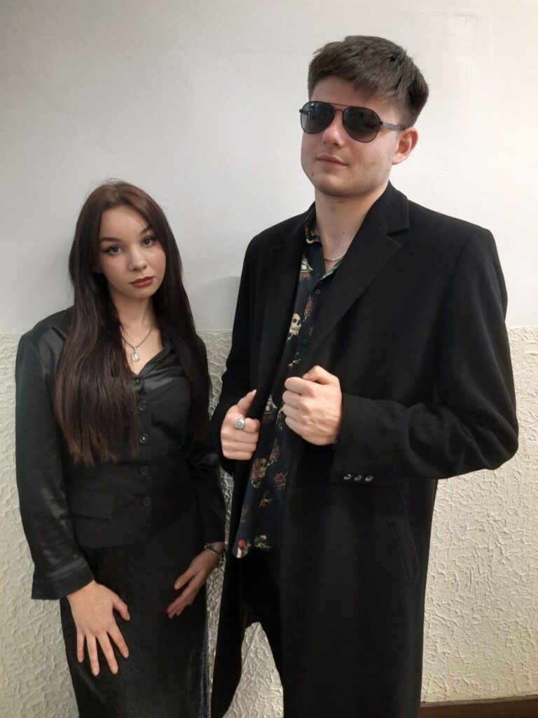 zdjęcie przedstawia grupę osób