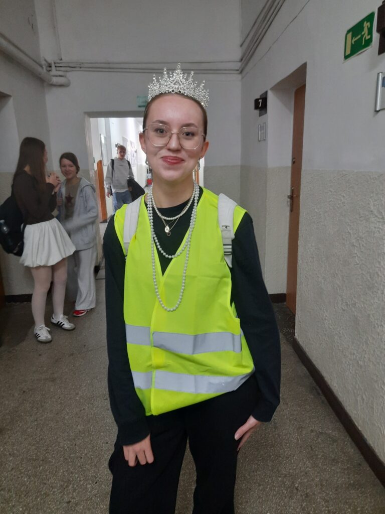 zdjęcie przedstawia grupę osób