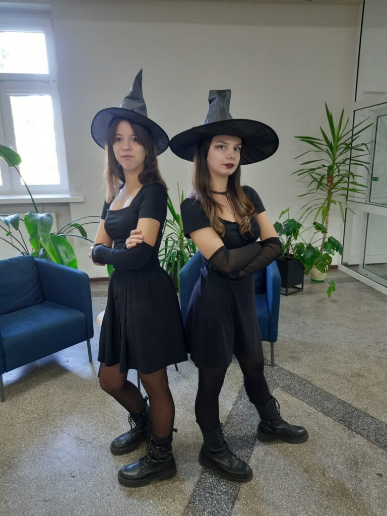 zdjęcie przedstawia grupę osób