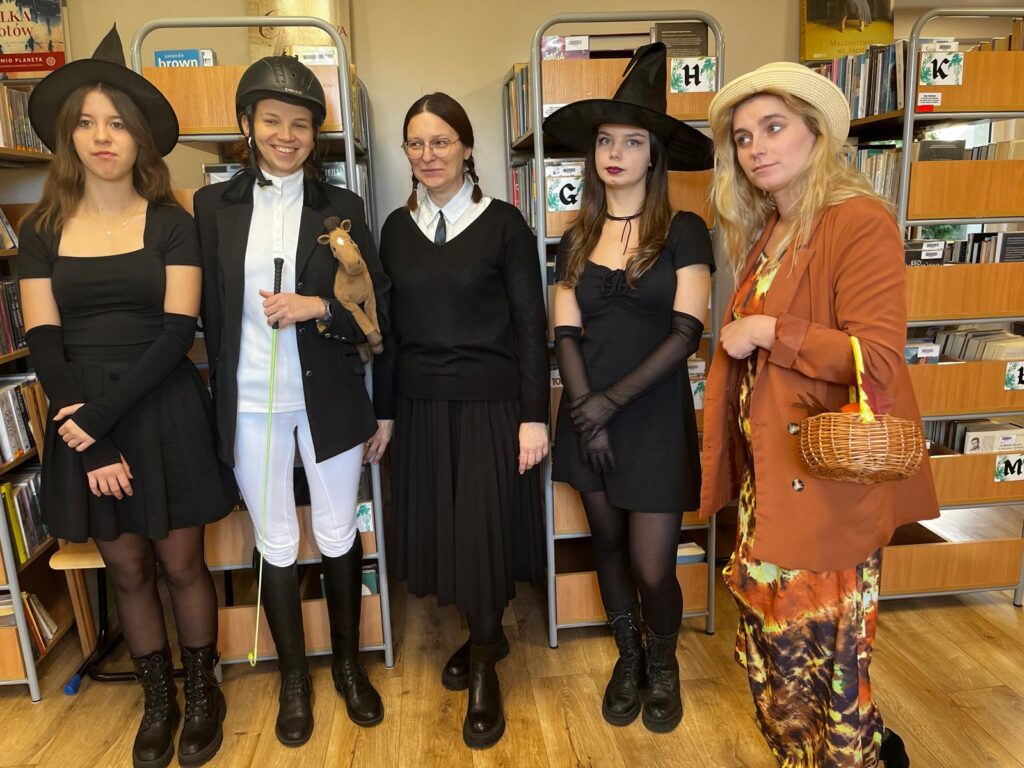 zdjęcie przedstawia grupę osób