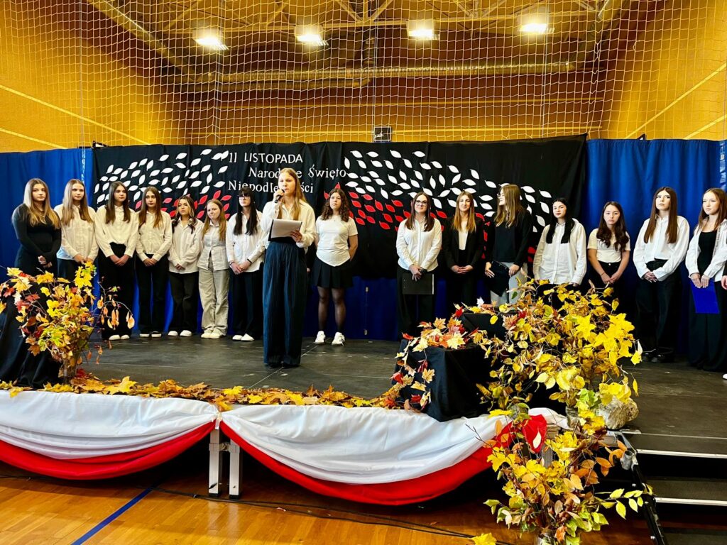 zdjęcie przedstawia grupę osób