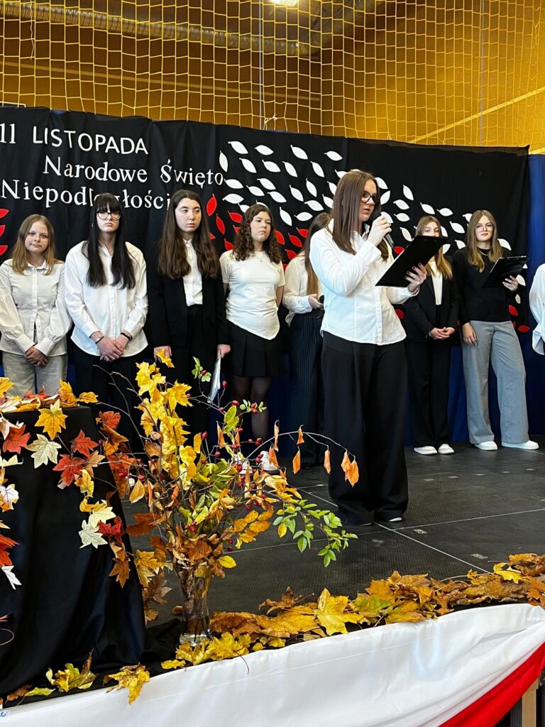 zdjęcie przedstawia grupę osób