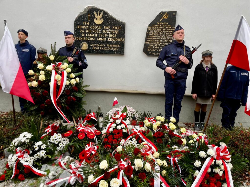 zdjęcie przedstawia grupę osób