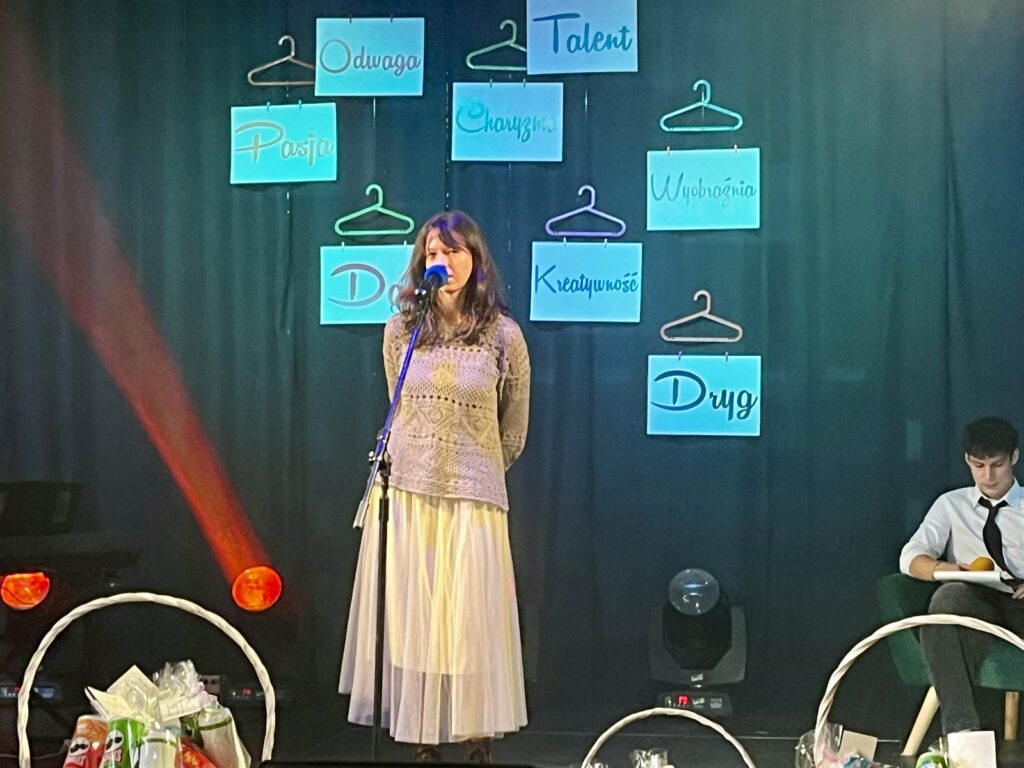 zdjęcie przedstawia grupę osób