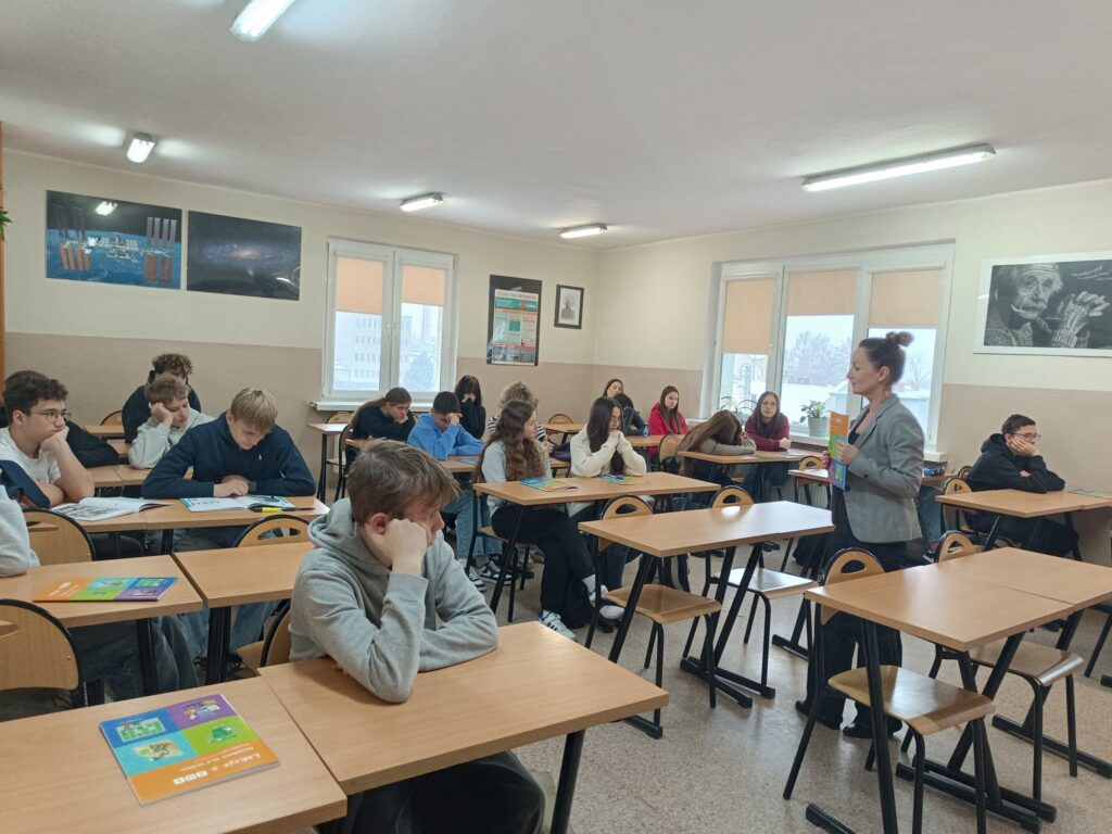 zdjęcie przedstawia grupę osób