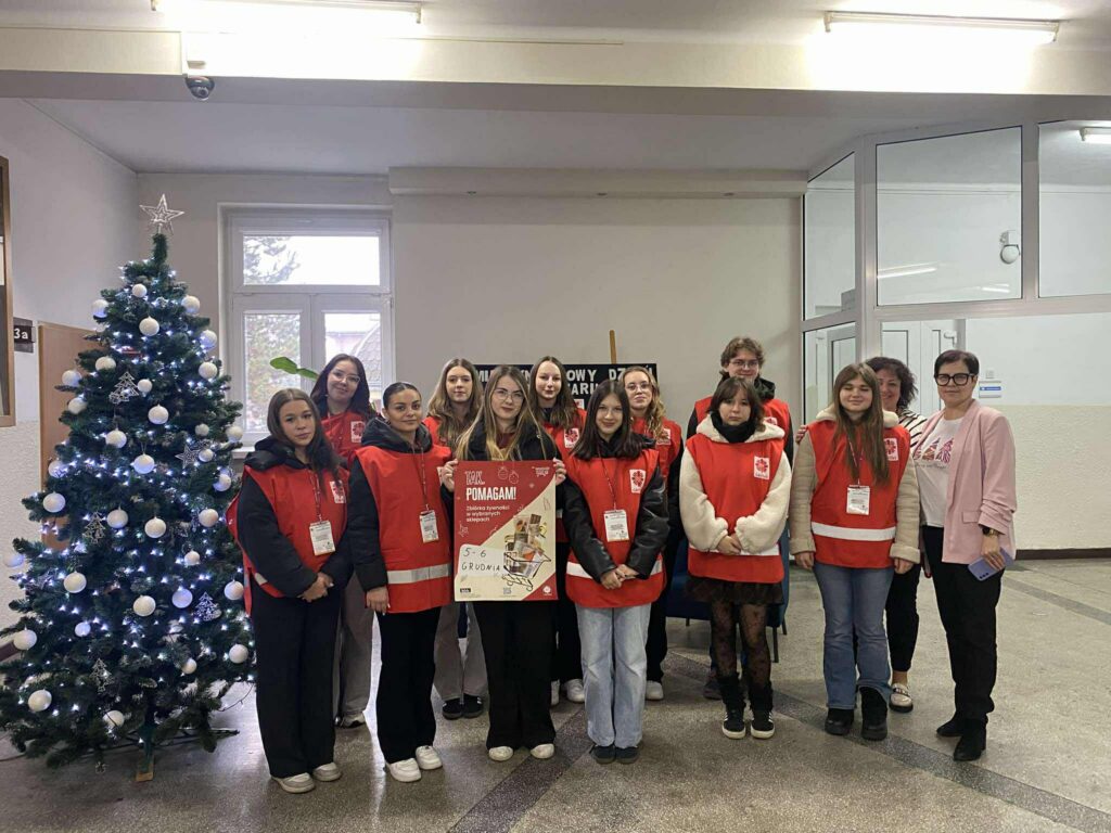 zdjęcie przedstawia grupę osób