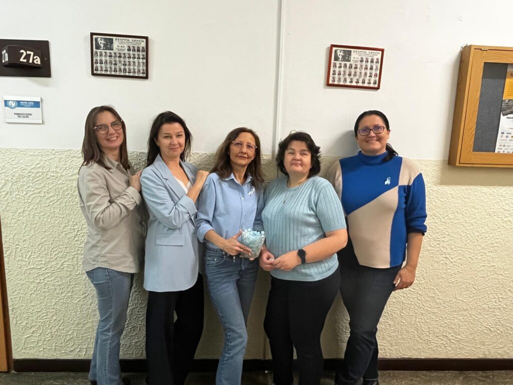 zdjęcie przedstawia grupę osób