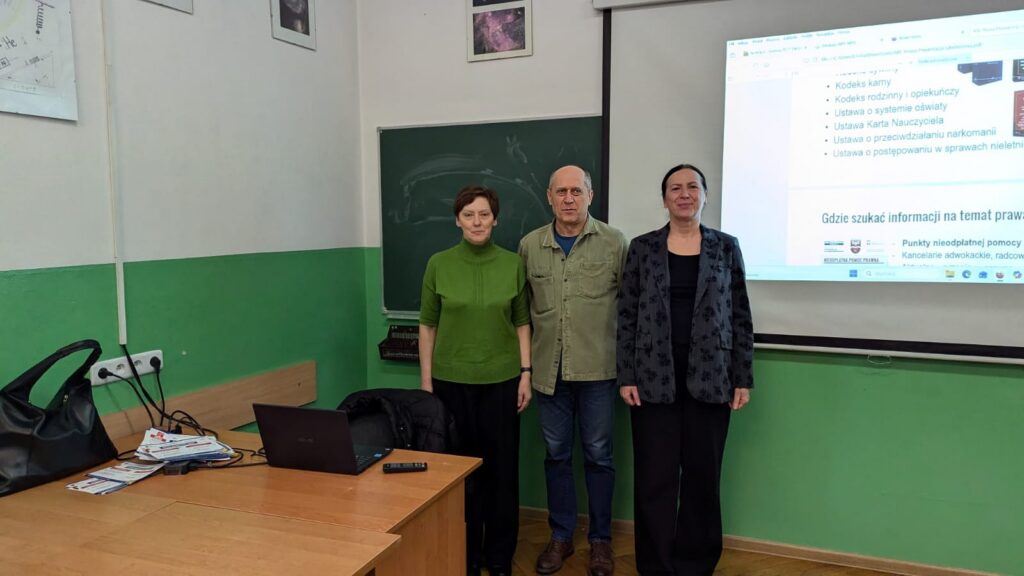 zdjęcie przedstawia grupę osób