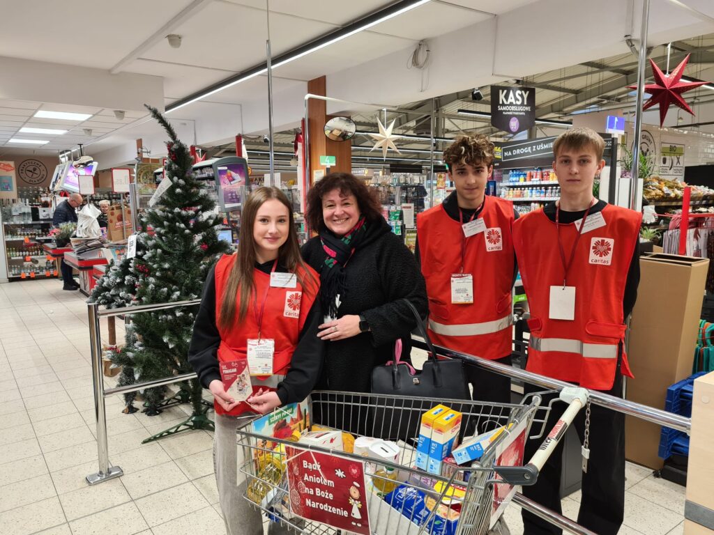 zdjęcie przedstawia grupę osób