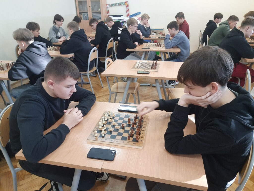 zdjęcie przedstawia grupę osób