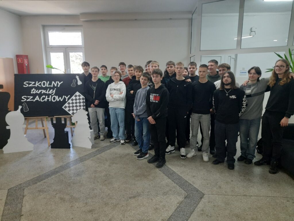 zdjęcie przedstawia grupę osób