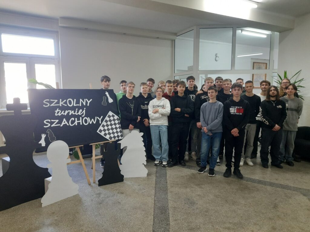 zdjęcie przedstawia grupę osób