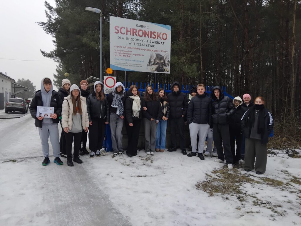 zdjęcie przedstawia grupę osób