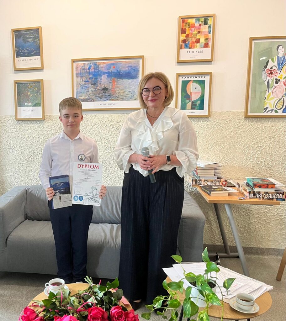 zdjęcie przedstawia grupę osób