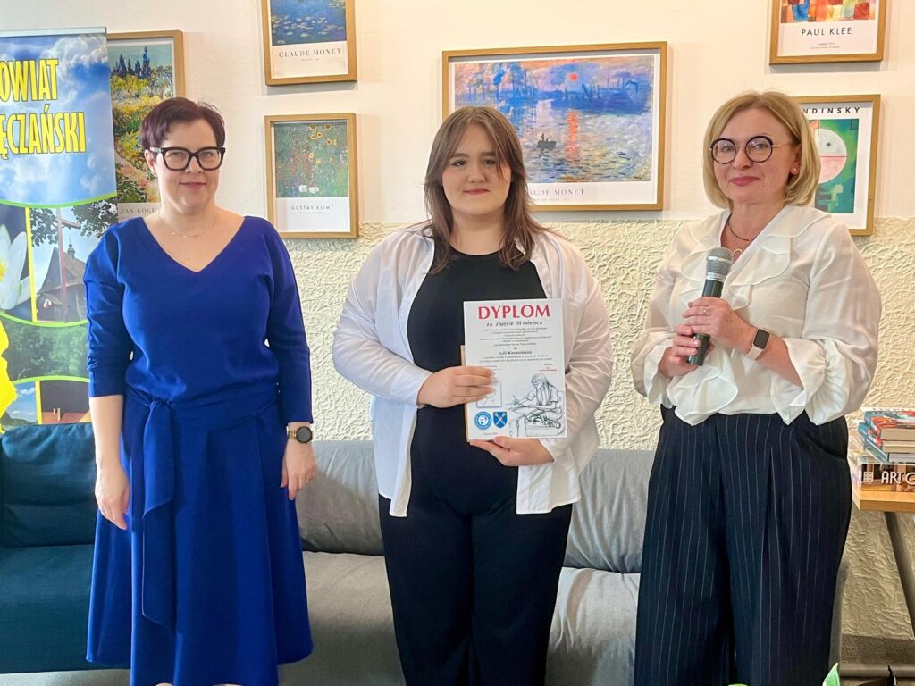 zdjęcie przedstawia grupę osób