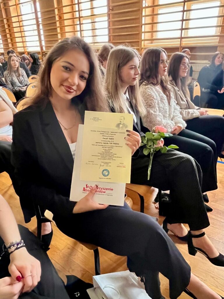 zdjęcie przedstawia grupę osób