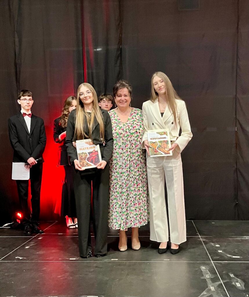 zdjęcie przedstawia grupę osób